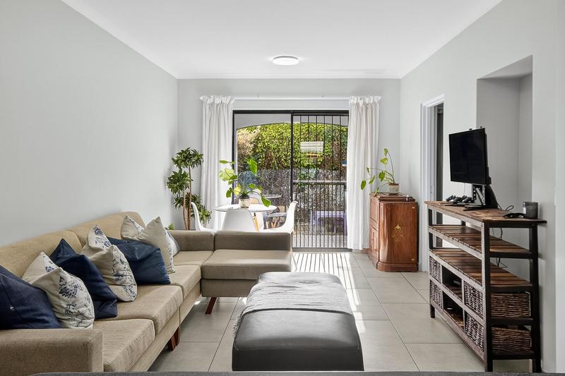 To Let 2 Bedroom Property for Rent in Somerset West Western Cape